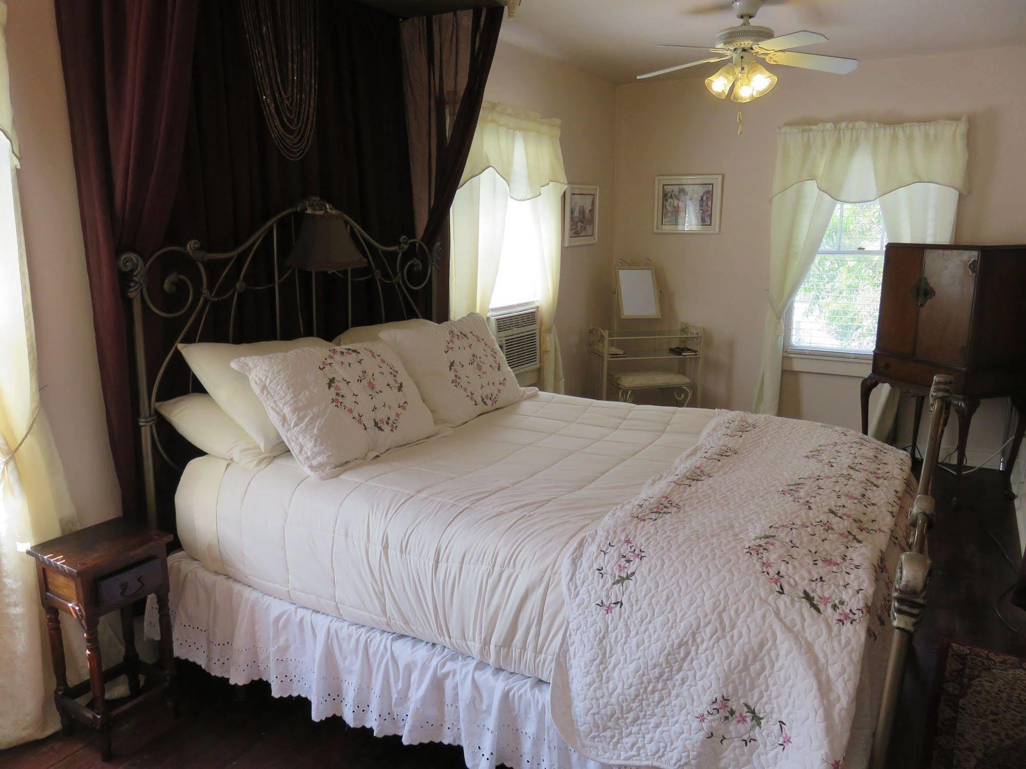 Avenue O Bed And Breakfast Galveston Eksteriør billede